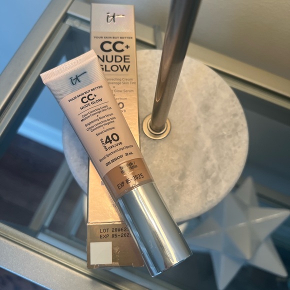 IT Cosmetics CC Nude Glow Lightweight Foundation Glow Serum SPF 40 & Niacinamide - Picture 1 of 5